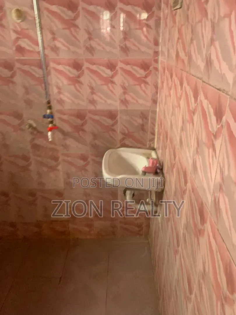1bdrm Bedsitter in New Road, Awoyaya for rent