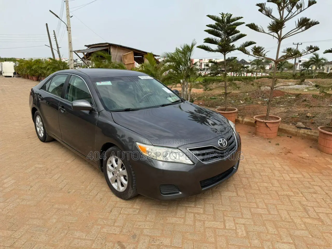 Toyota Camry LE 4dr Sedan (2.5L 4cyl 6A) 2011 Gray