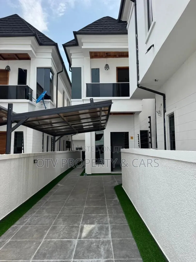 4bdrm Duplex in Epe Road for sale
