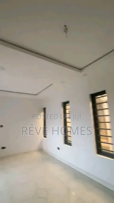 2bdrm Apartment in Millenuim/UPS for rent
