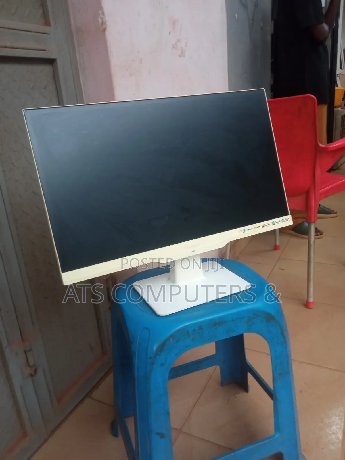 Very Clean 24 Inches Frameless Monitor