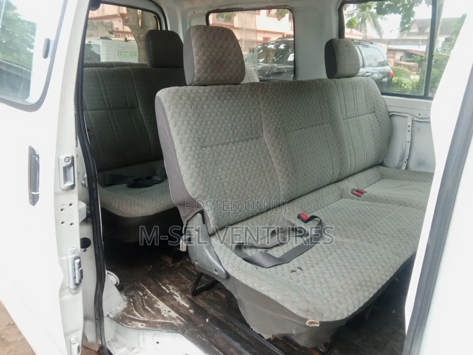 Toyota HiAce 2001 White