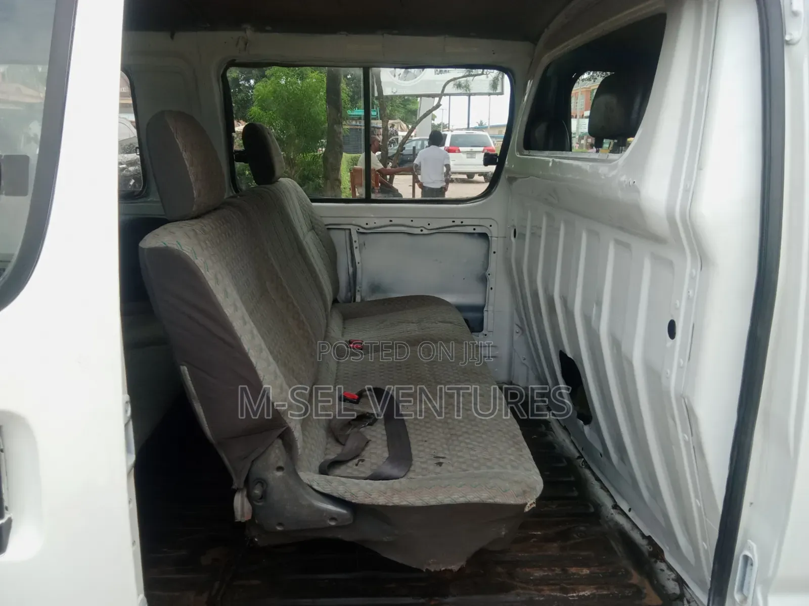 Toyota HiAce 2001 White