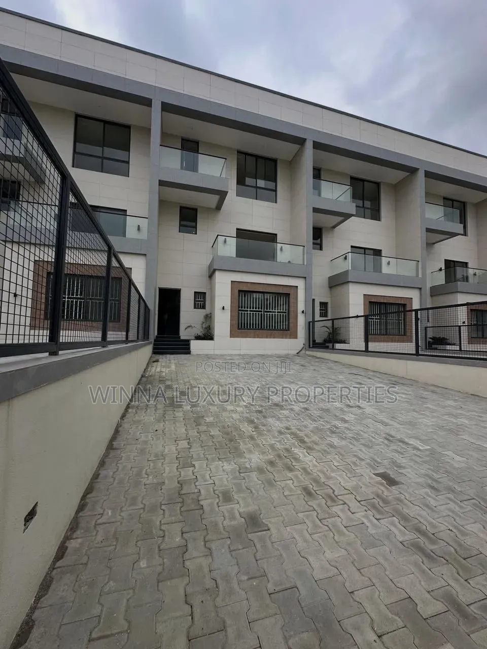 6bdrm Townhouse/Terrace in Katampe Extension for sale