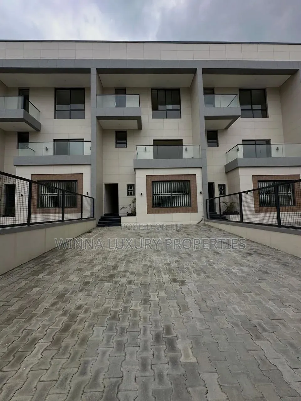 6bdrm Townhouse/Terrace in Katampe Extension for sale