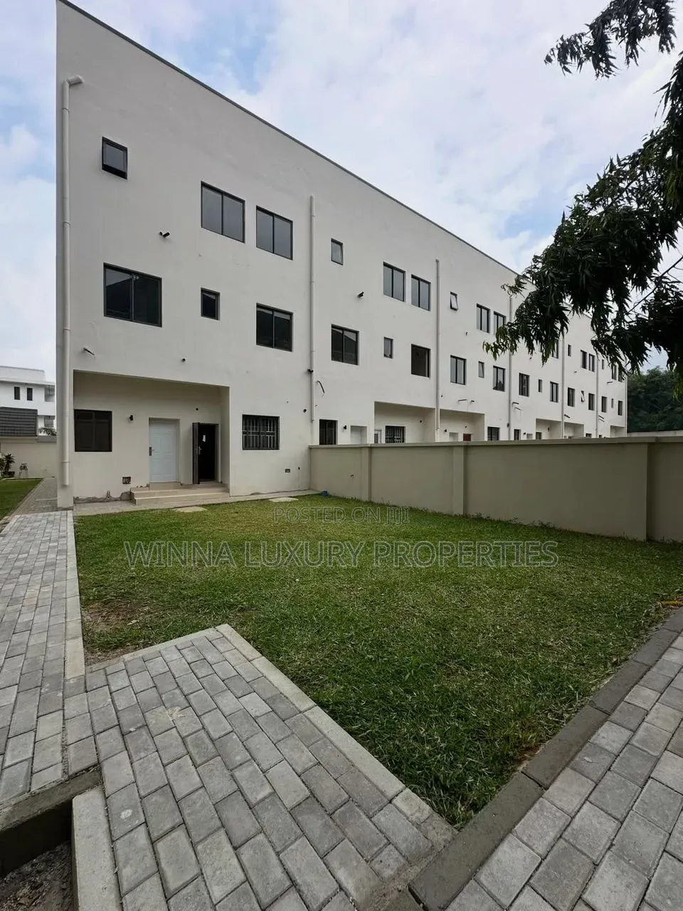 6bdrm Townhouse/Terrace in Katampe Extension for sale