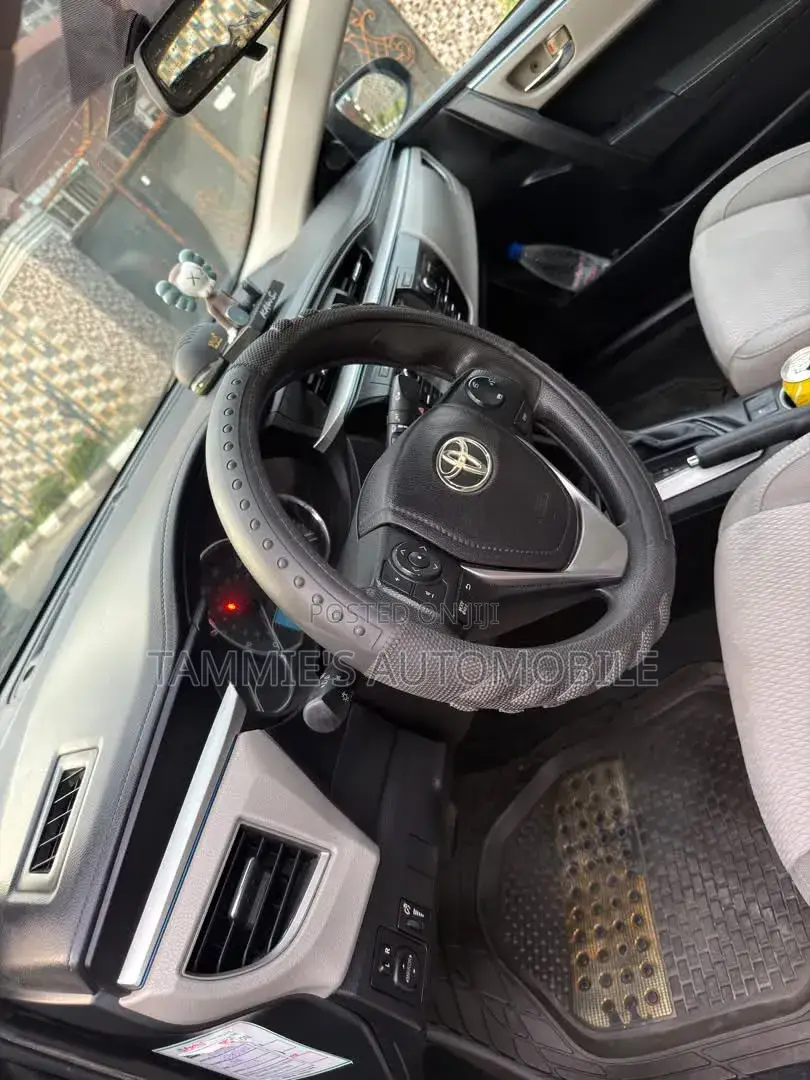 Toyota Corolla L 4dr Sedan (1.8L 4cyl 4A) 2015 Black