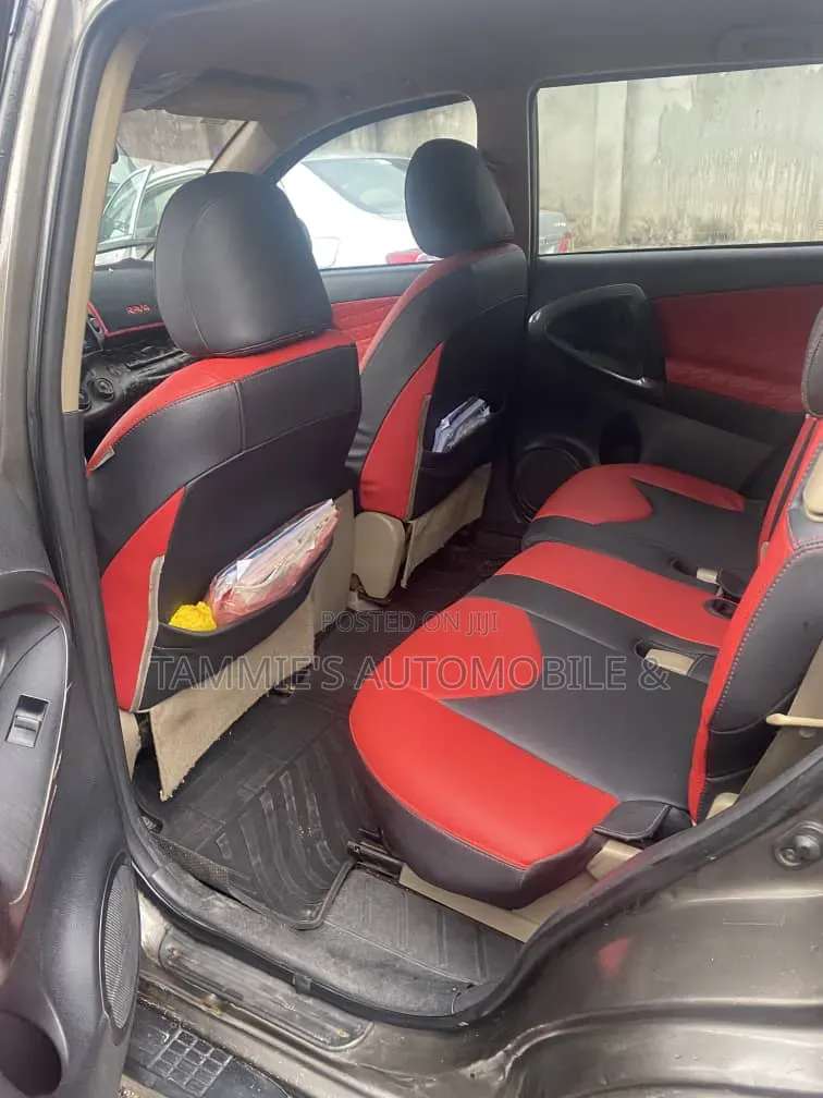 Toyota RAV4 2.5 Limited 2010 Gold