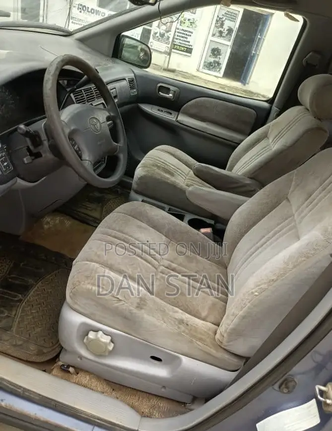 Toyota Sienna 1999 Blue