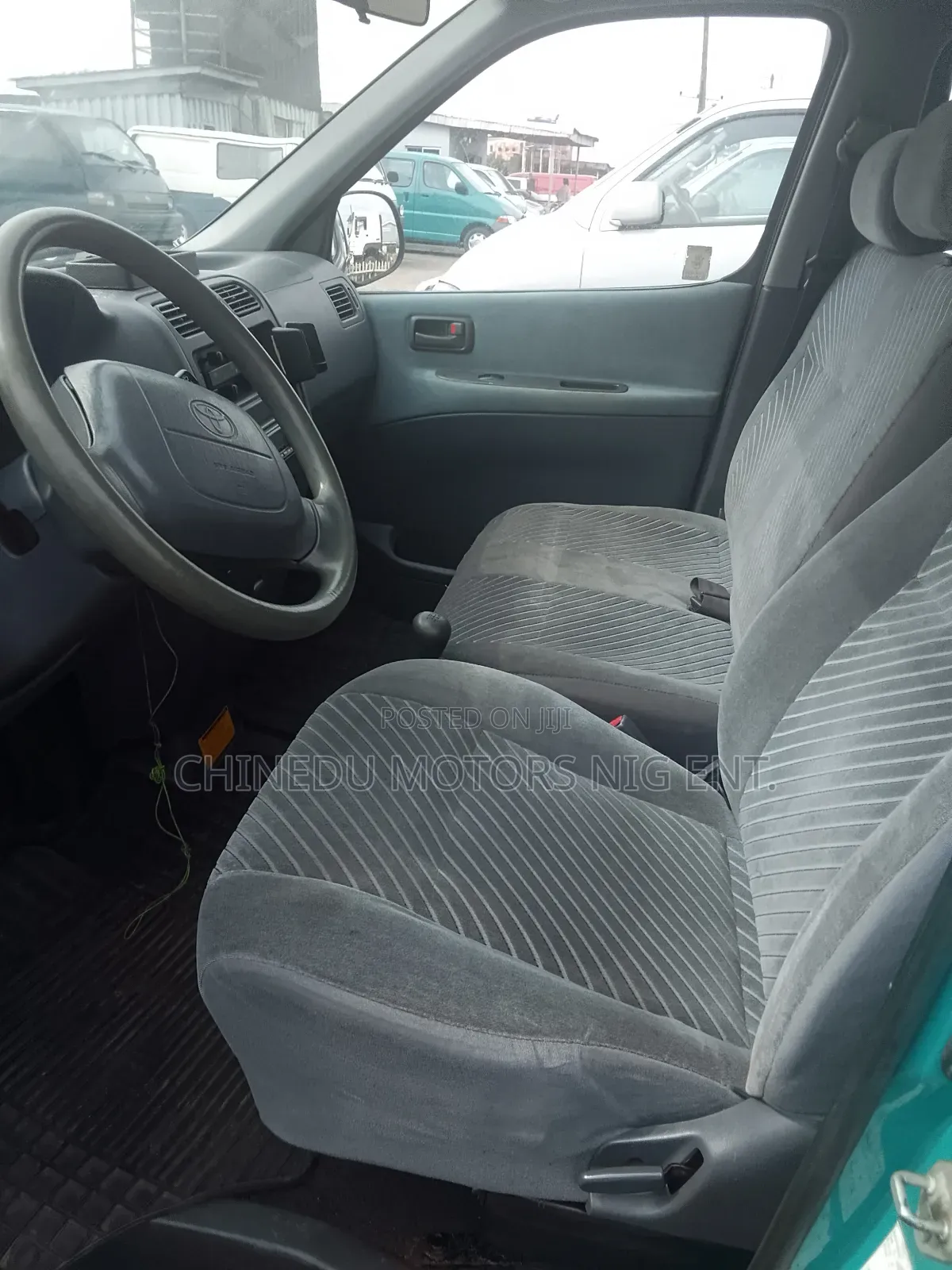 Toyota HiAce 2000 Green