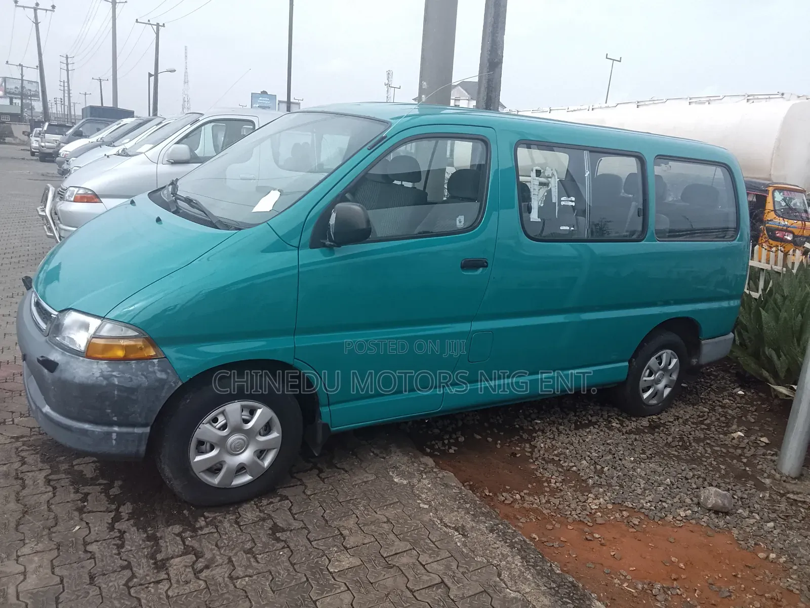 Toyota HiAce 2000 Green