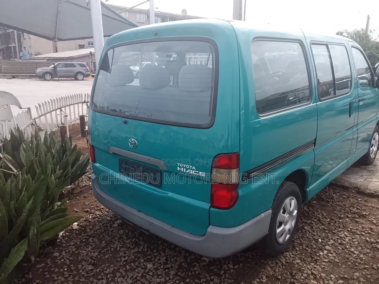 Toyota HiAce 2000 Green