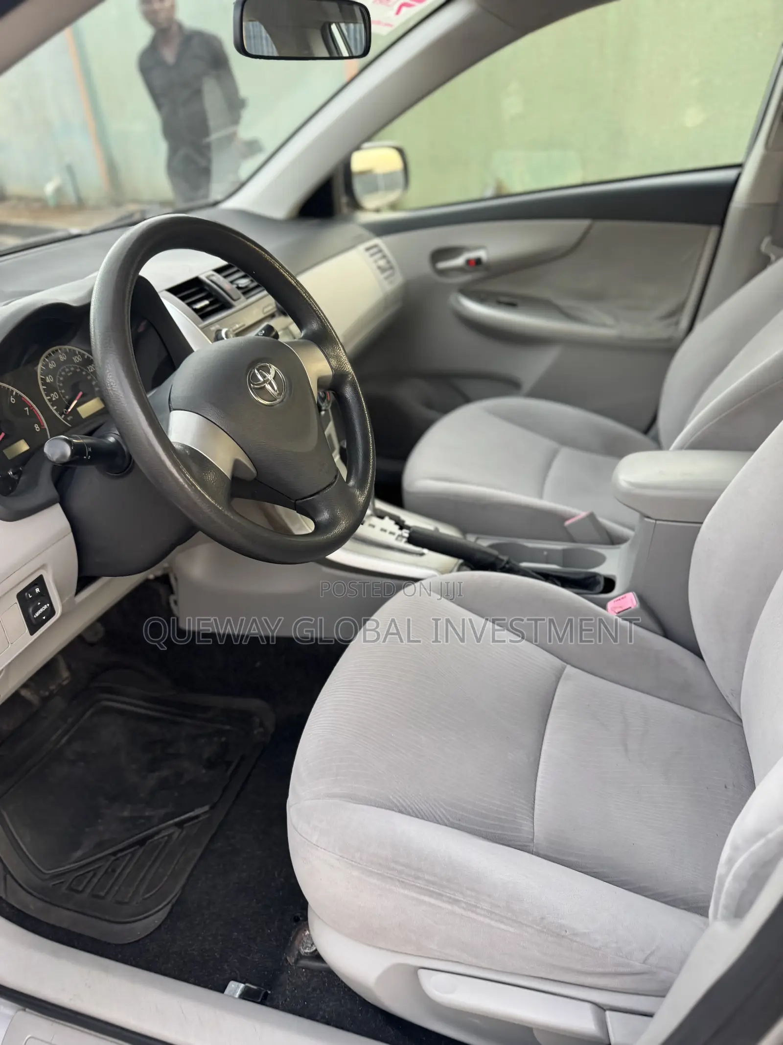 Toyota Corolla LE Special Edition 4dr Sedan (1.8L 4cyl 4A) 2013 Silver