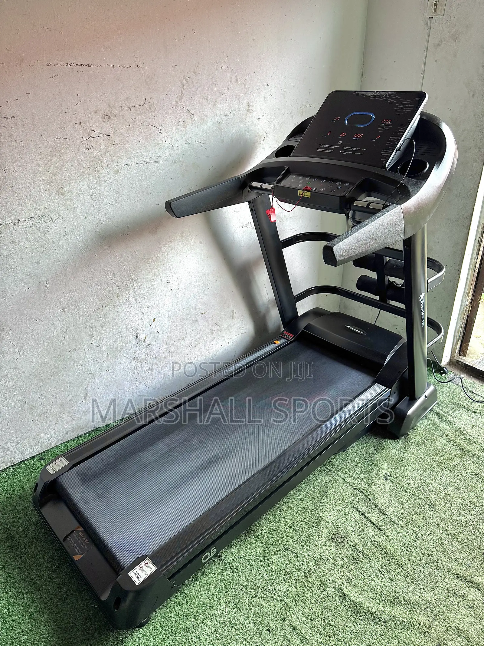 5hp Commercial Treadmill With Auto Incline and Music Player