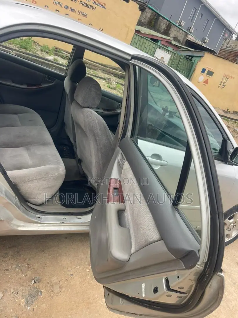 Toyota Corolla LE 2004 Silver