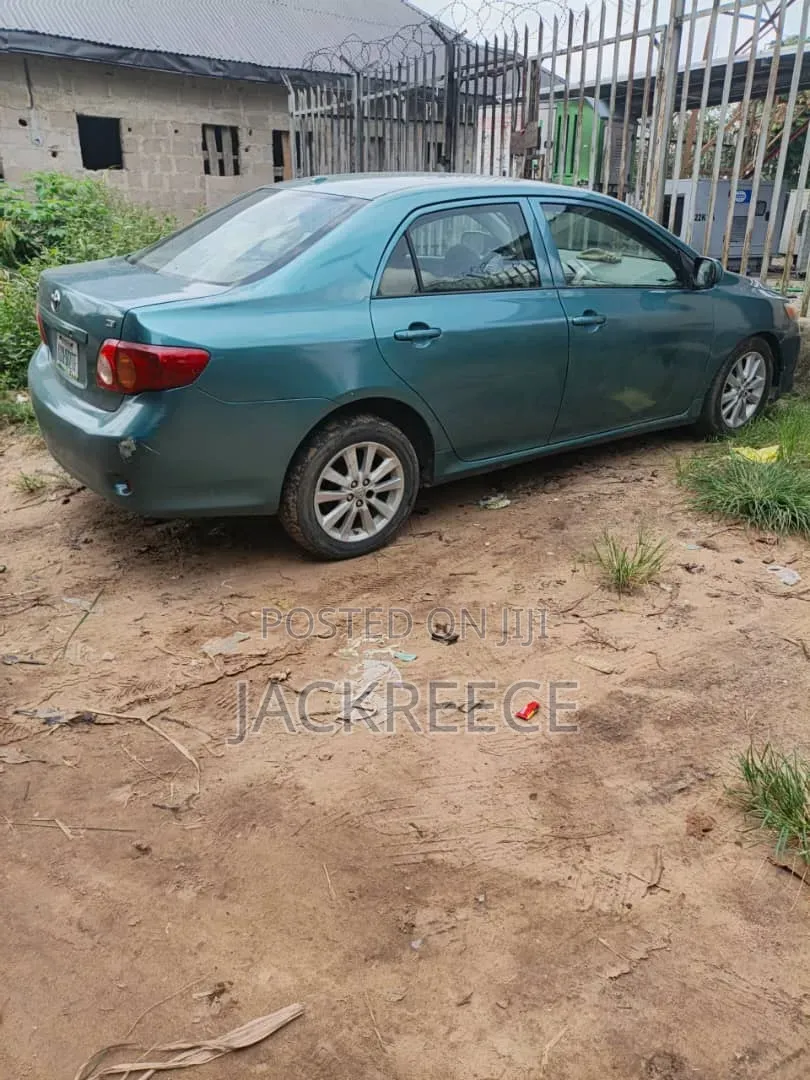 Toyota Corolla LE 4dr Sedan (1.8L 4cyl 4A) 2010 Green
