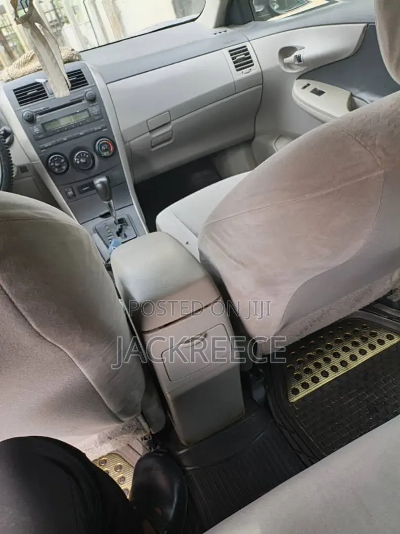 Toyota Corolla LE 4dr Sedan (1.8L 4cyl 4A) 2010 Green