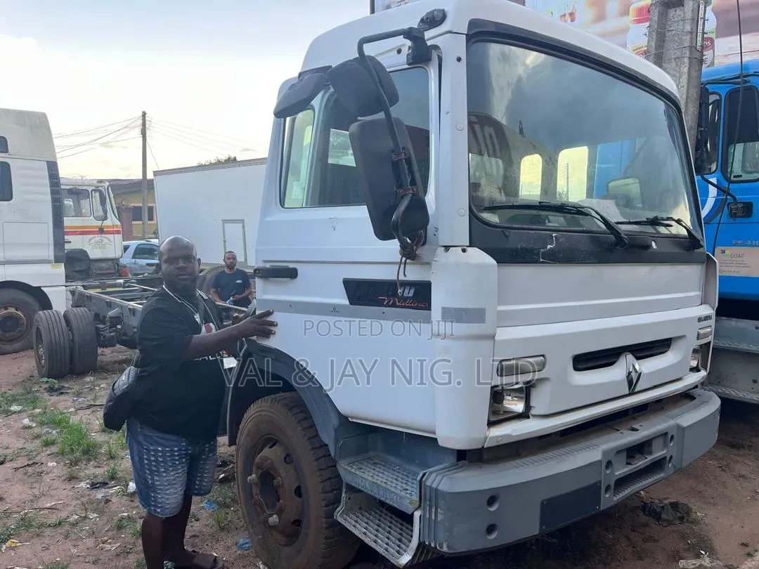 Renault 6 Tyres Rigid Truck - Foreign Use