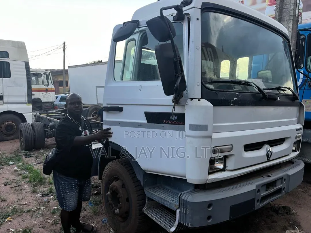Renault 6 Tyres Rigid Truck - Foreign Use