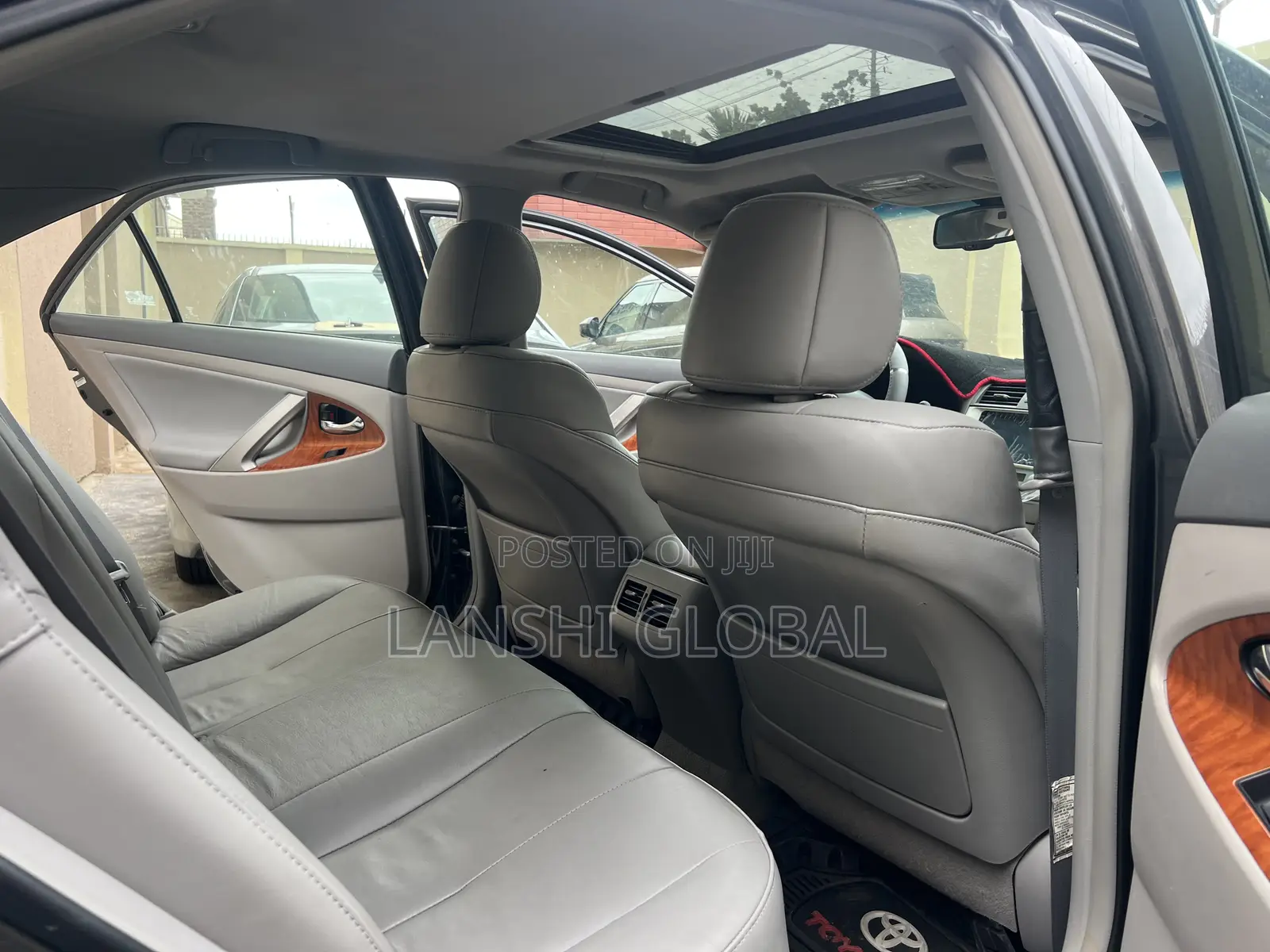 Toyota Camry XLE 4dr Sedan (2.4L 4cyl 5A) 2009 Gray