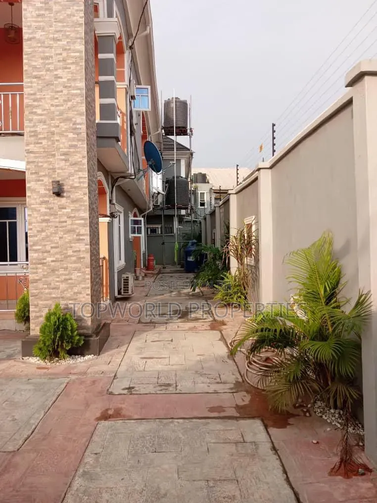 4bdrm Duplex in High Castle Estate for sale