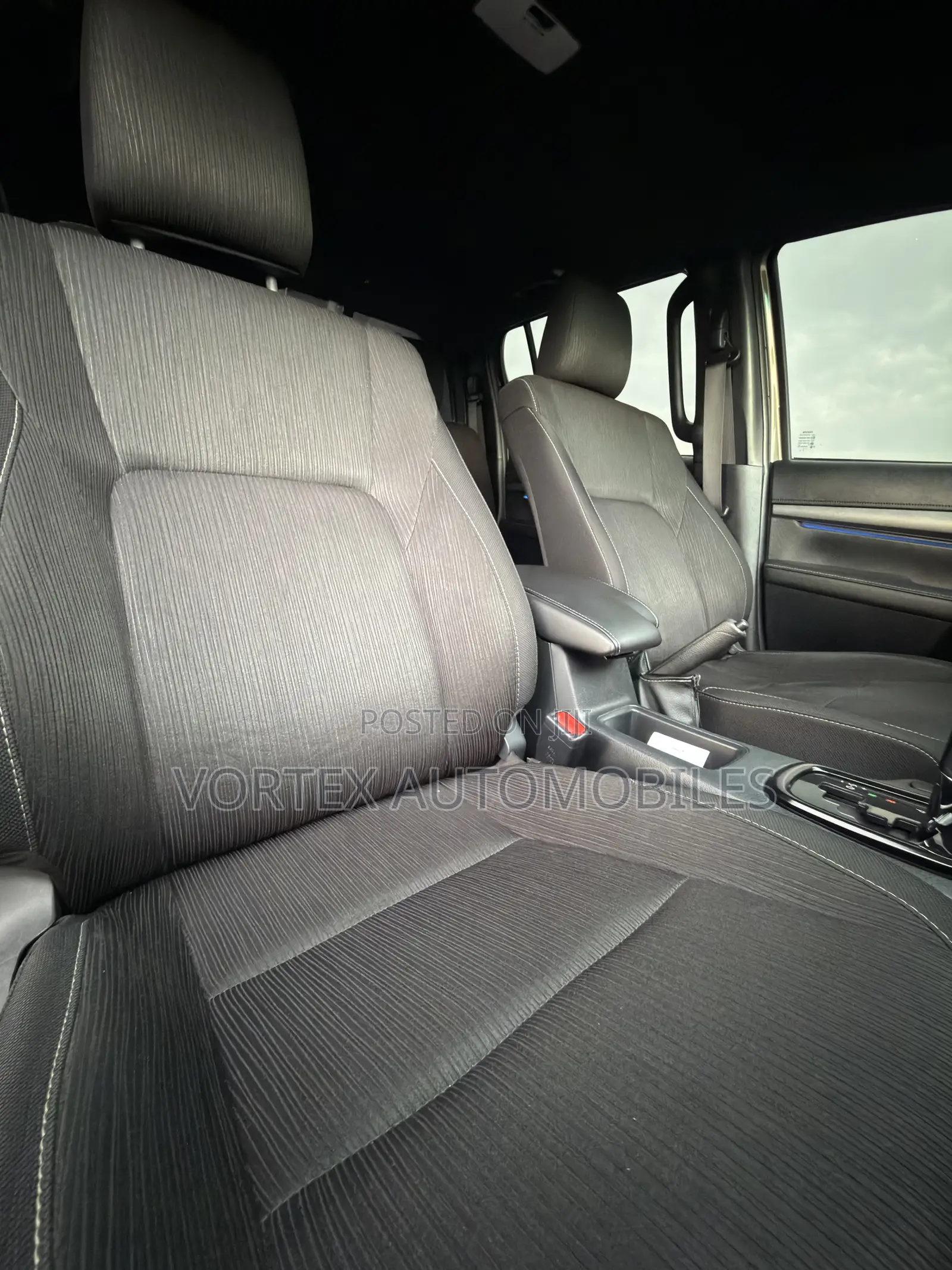 Toyota Hilux 2023 Green