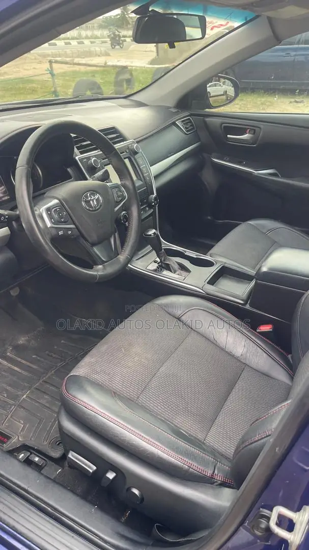 Toyota Camry SE 4dr Sedan (2.5L 4cyl 6A) 2017 Blue