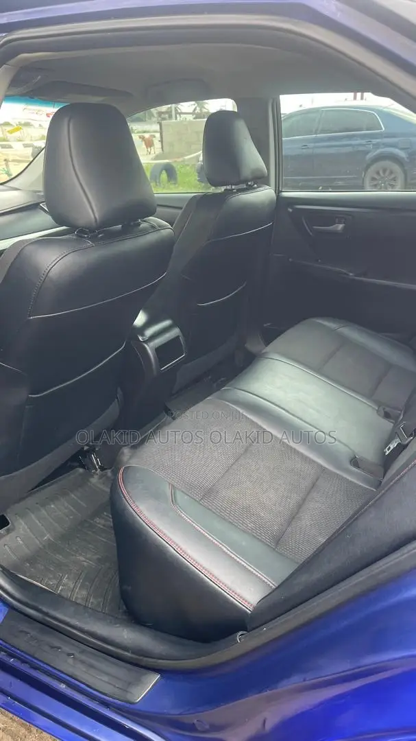 Toyota Camry SE 4dr Sedan (2.5L 4cyl 6A) 2017 Blue