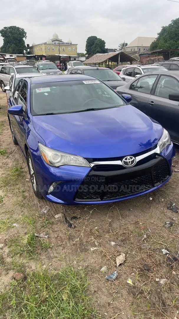Toyota Camry SE 4dr Sedan (2.5L 4cyl 6A) 2017 Blue