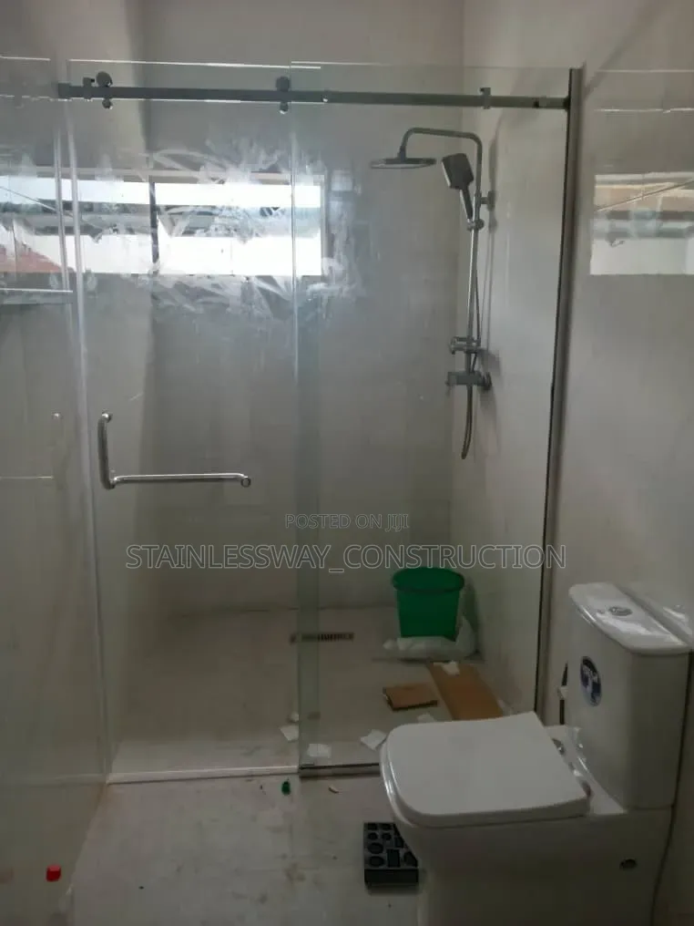 Novaglass Showers – New, Bright, Modern