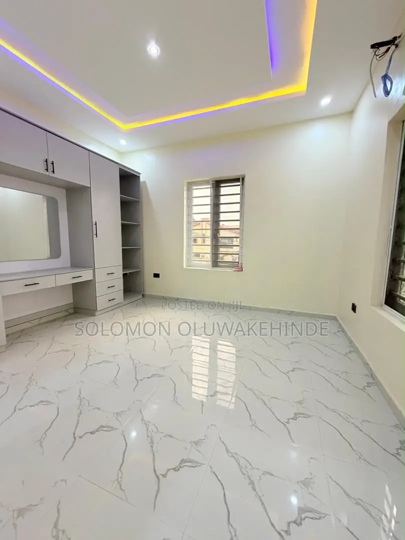 3bdrm Duplex in Gbagada for sale