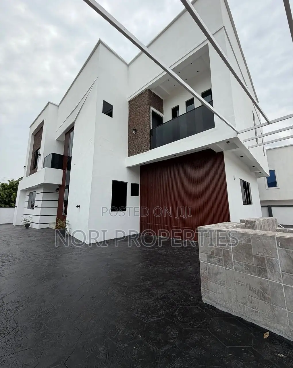 Furnished 4bdrm Duplex in Agodi Gra for sale
