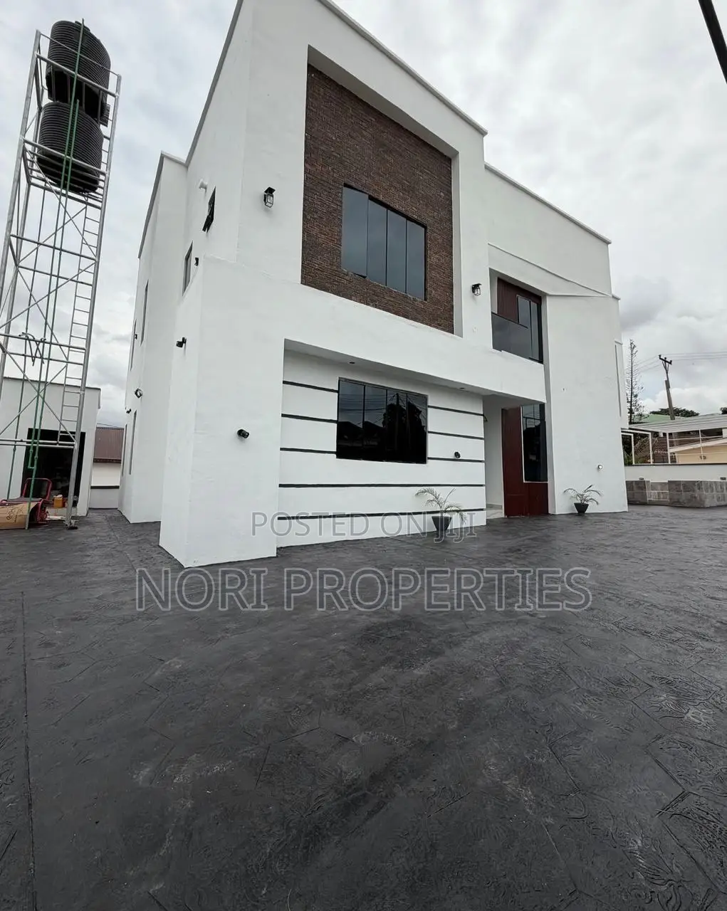 Furnished 4bdrm Duplex in Agodi Gra for sale