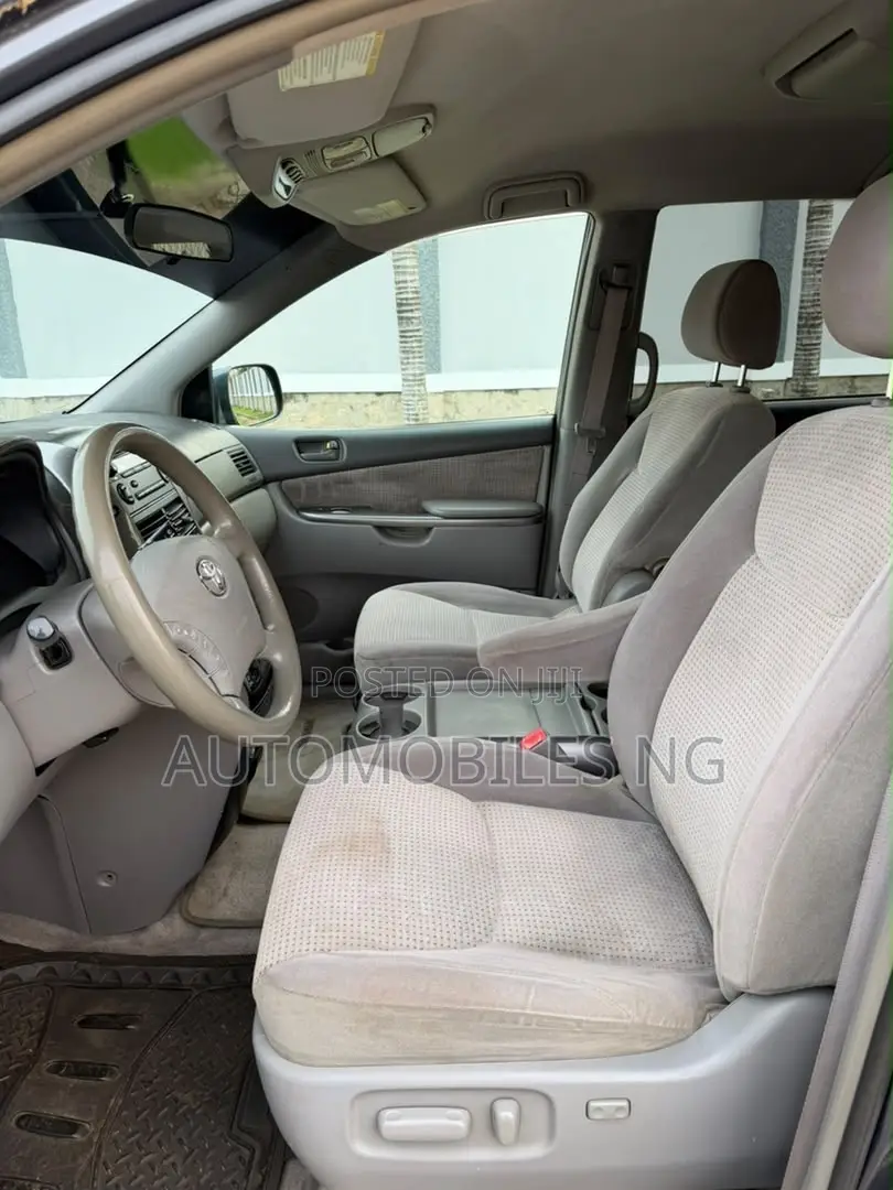 Toyota Sienna LE AWD 2006 Gray