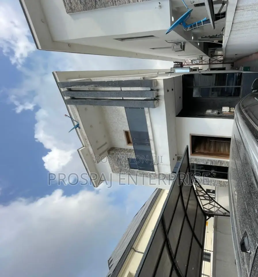4bdrm Duplex in Ikota for sale