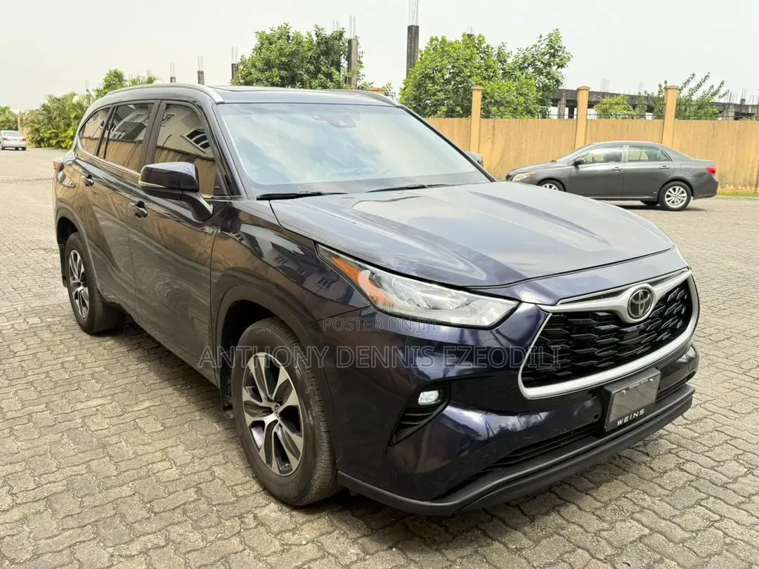 Toyota Highlander XLE AWD 2024 Blue