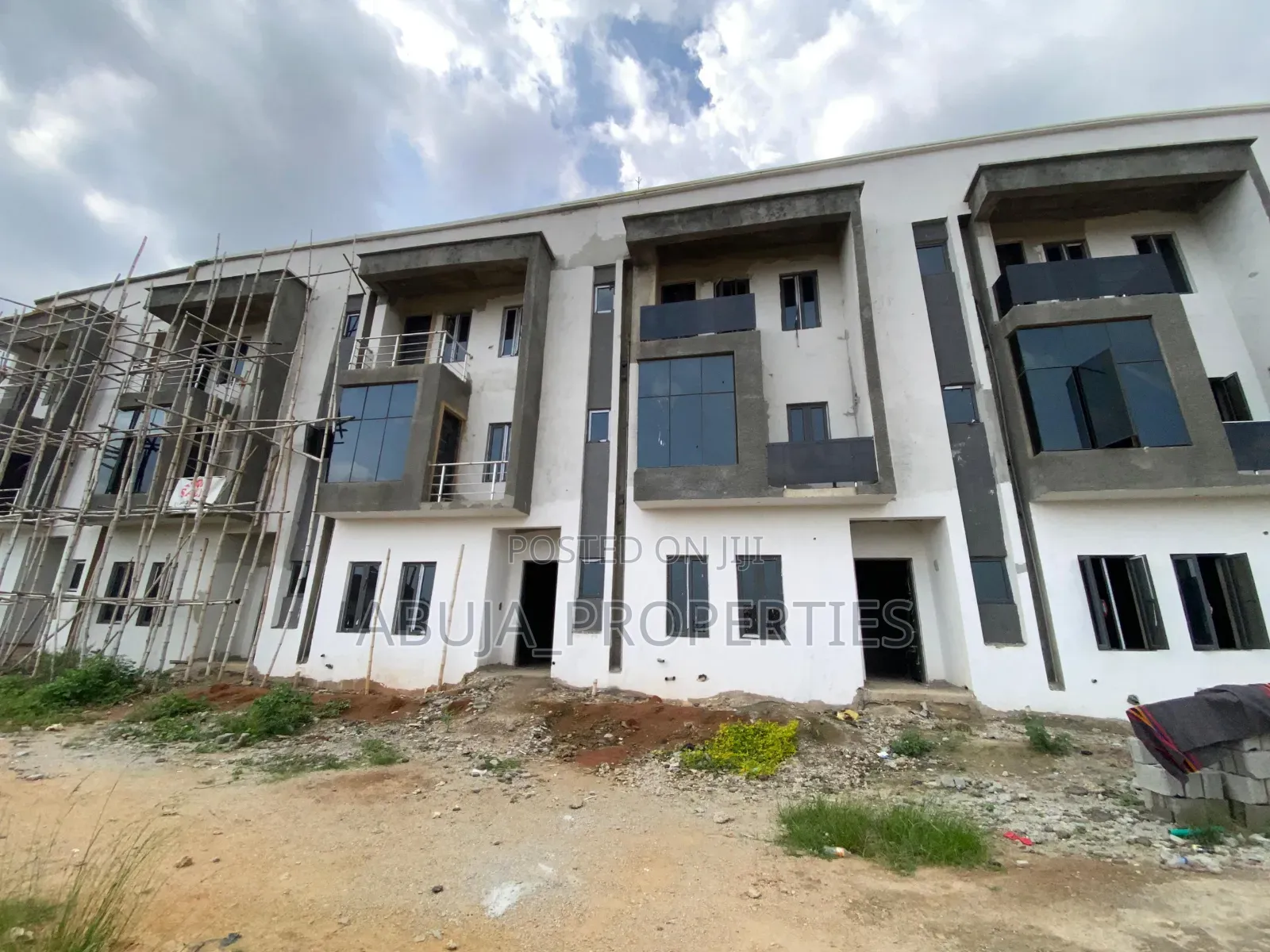 4bdrm Duplex in Jahi for sale