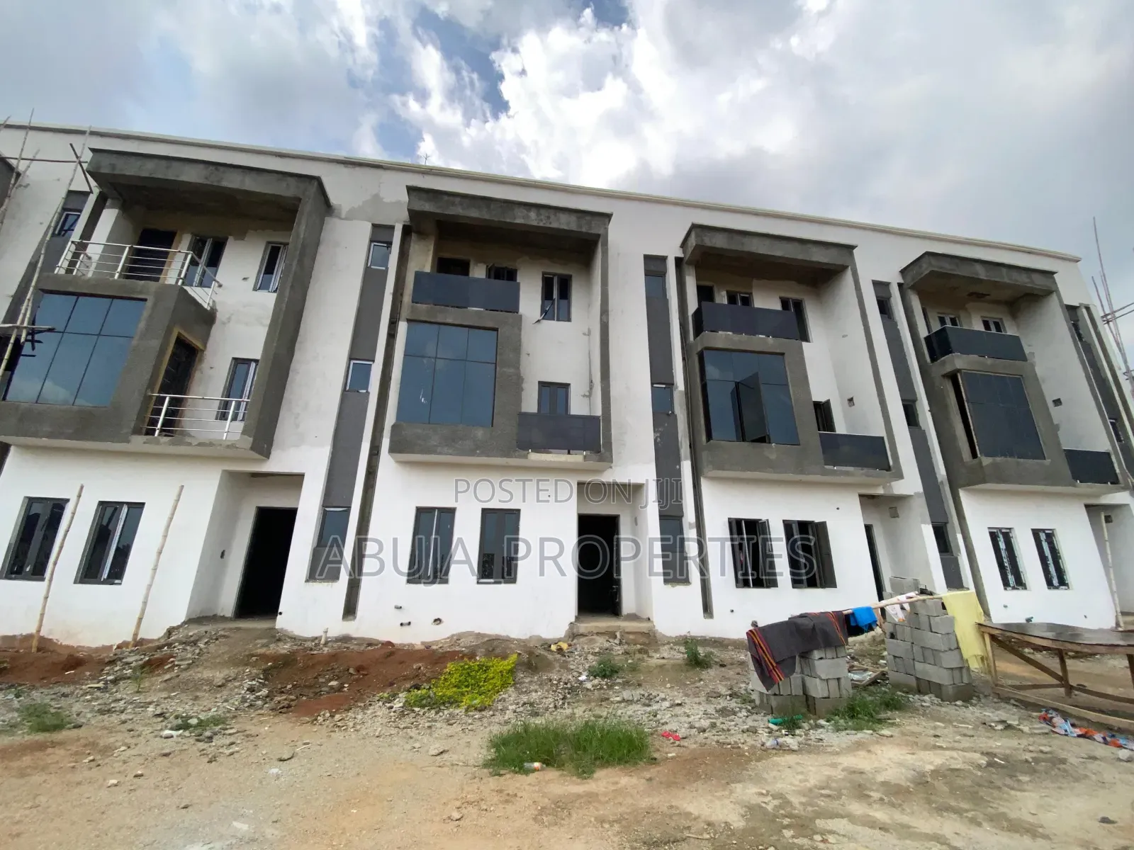4bdrm Duplex in Jahi for sale