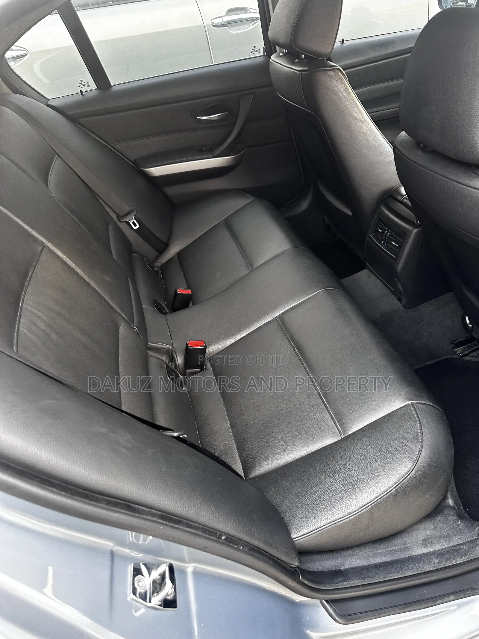 BMW 320i 2010 Gray