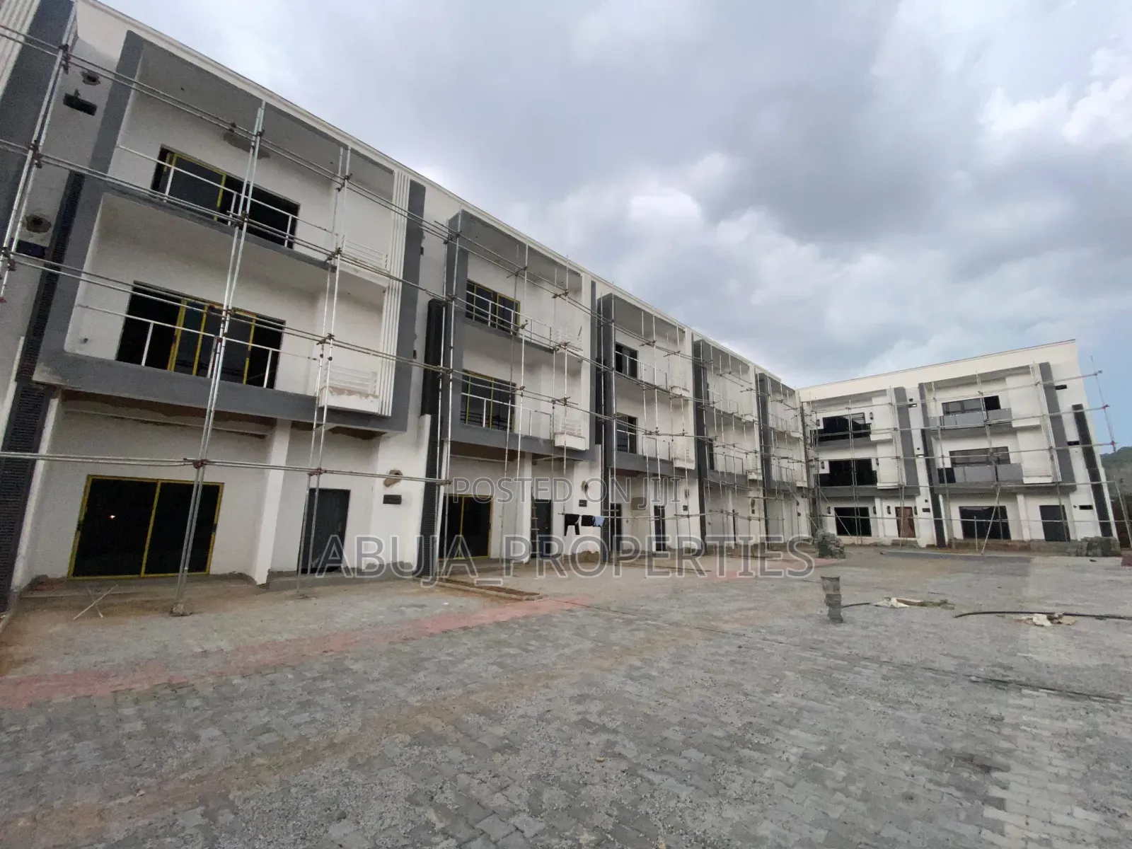 4bdrm Duplex in Jahi for sale