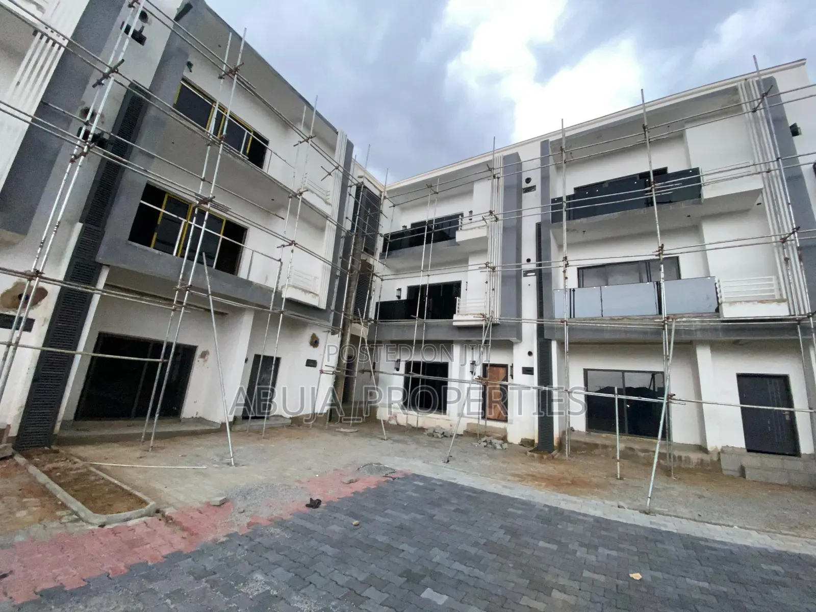 4bdrm Duplex in Jahi for sale