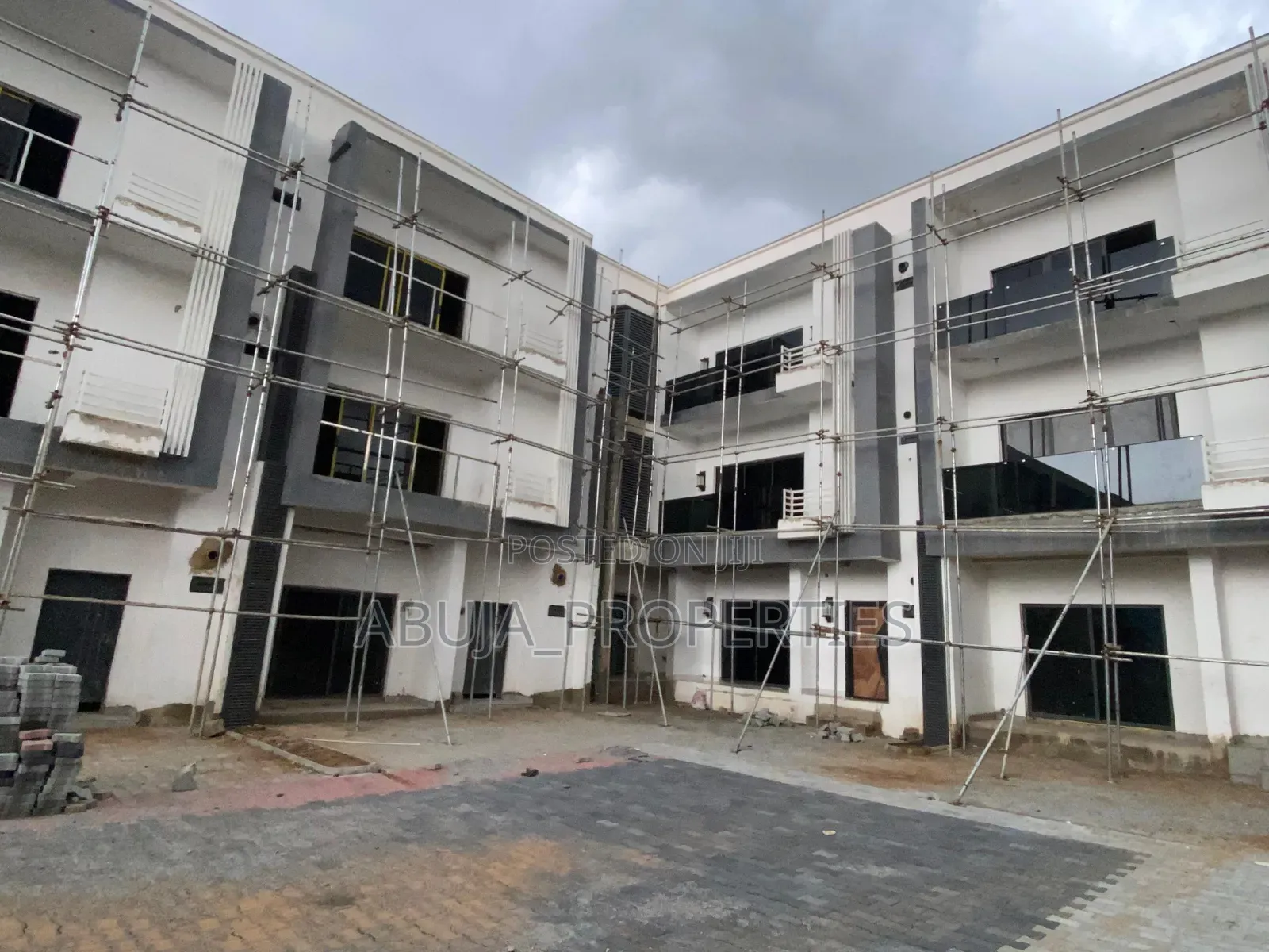 4bdrm Duplex in Jahi for sale