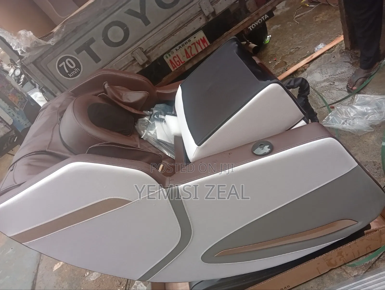 Luxury 4d Massager Chair With Eye Wear Leggings Bag and Bluetooth