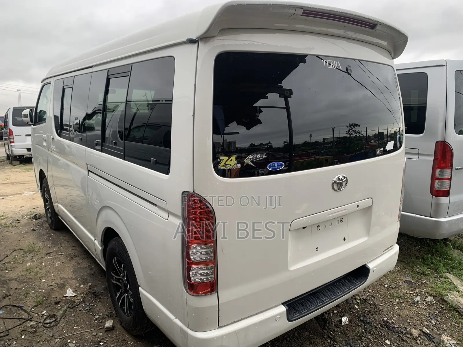 Toyota HiAce 2010 White