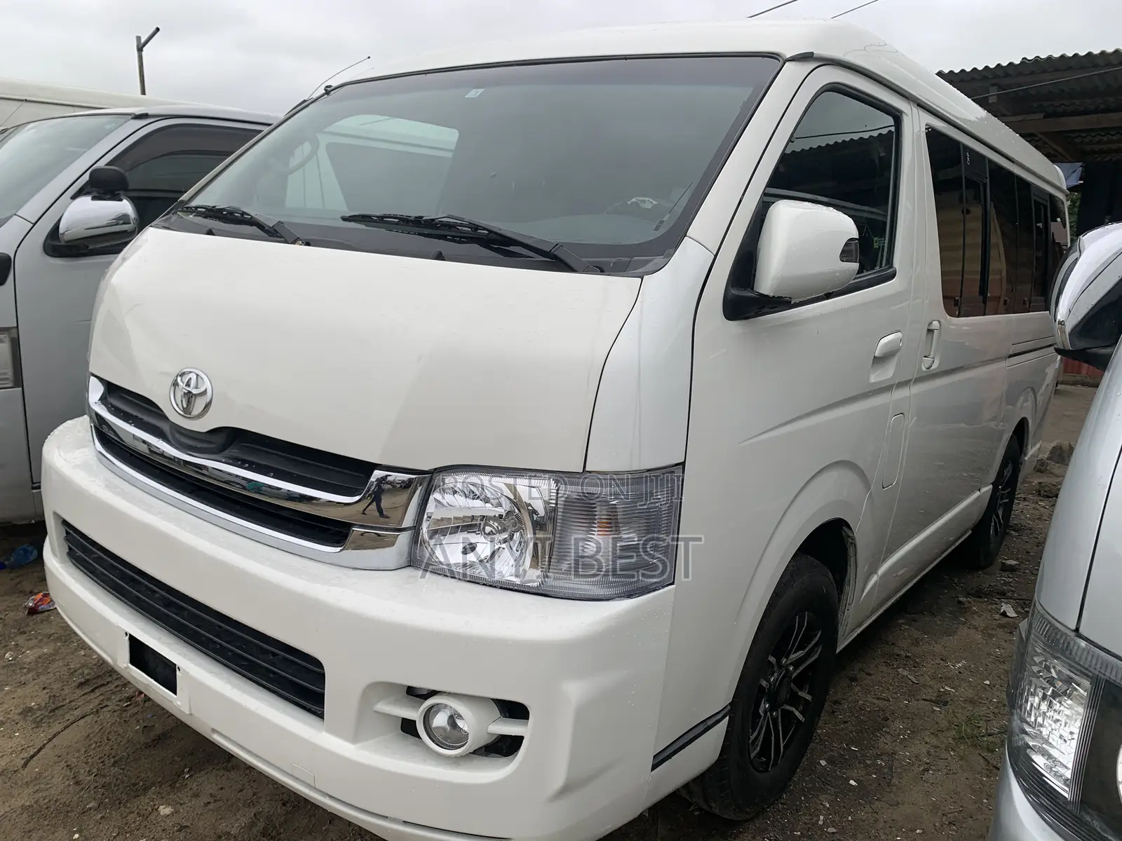 Toyota HiAce 2010 White