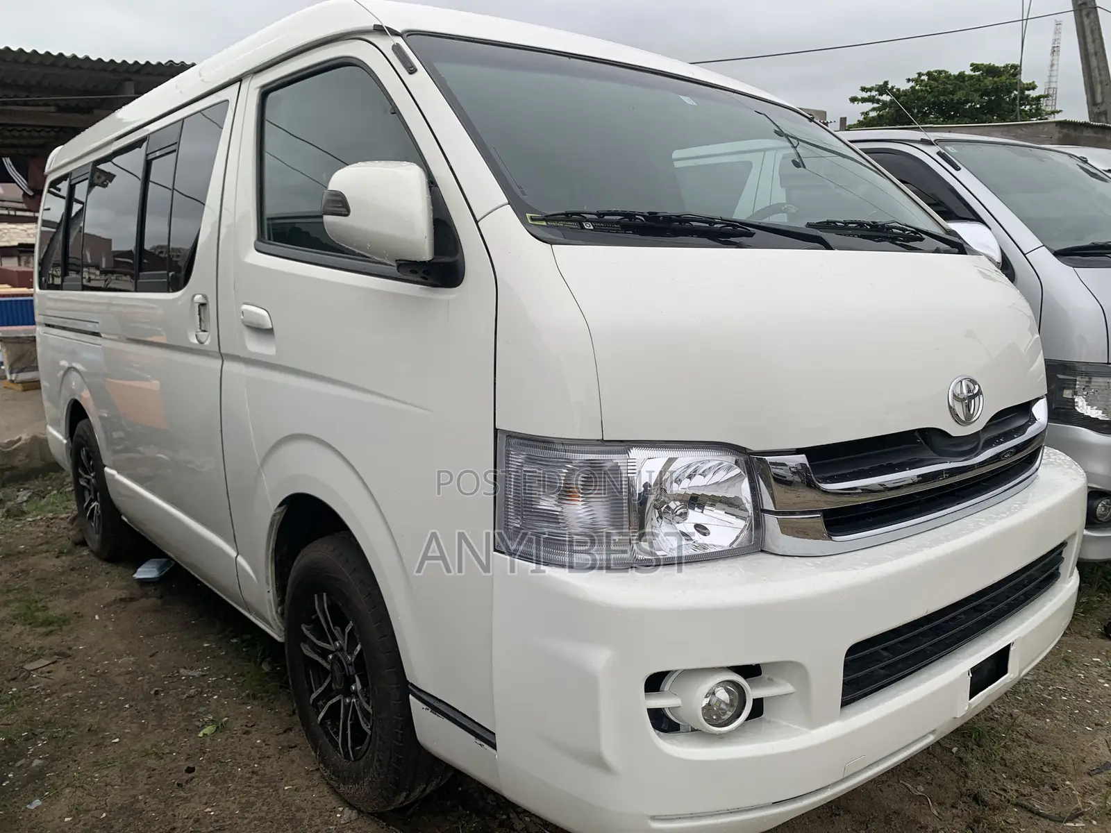 Toyota HiAce 2010 White