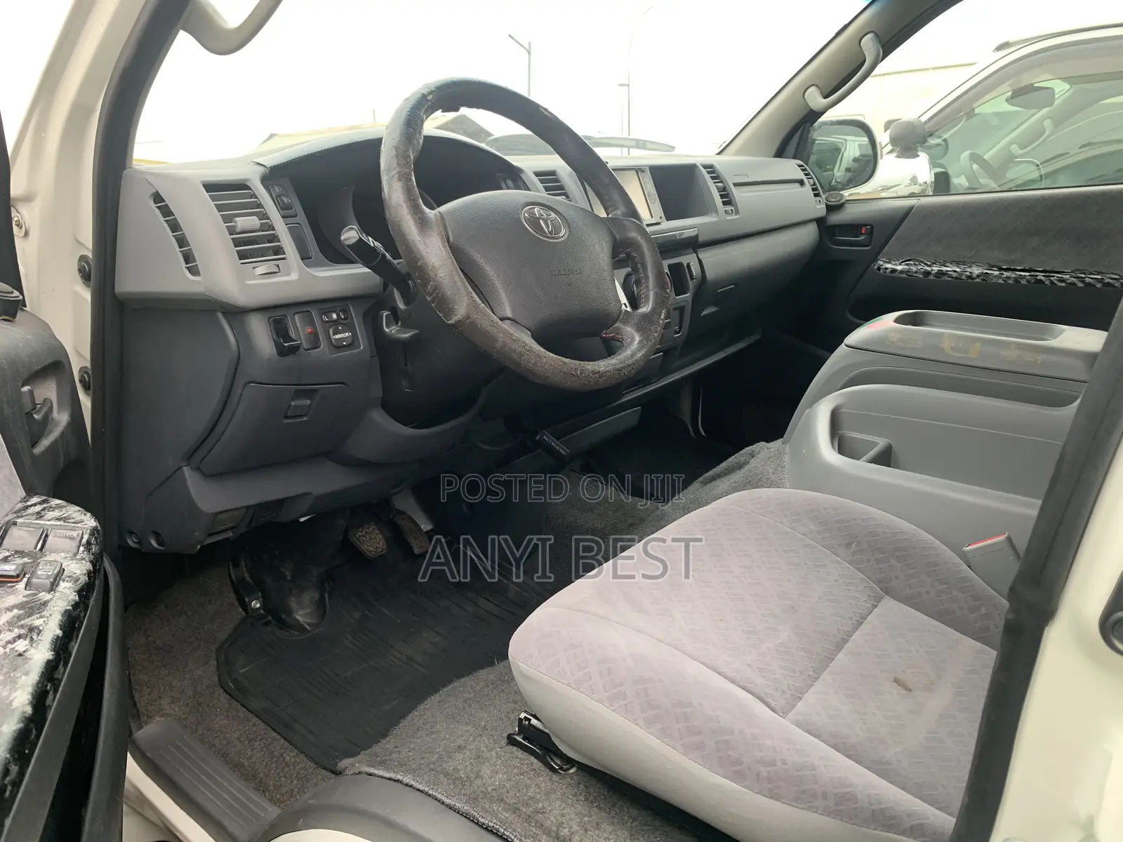 Toyota HiAce 2010 White