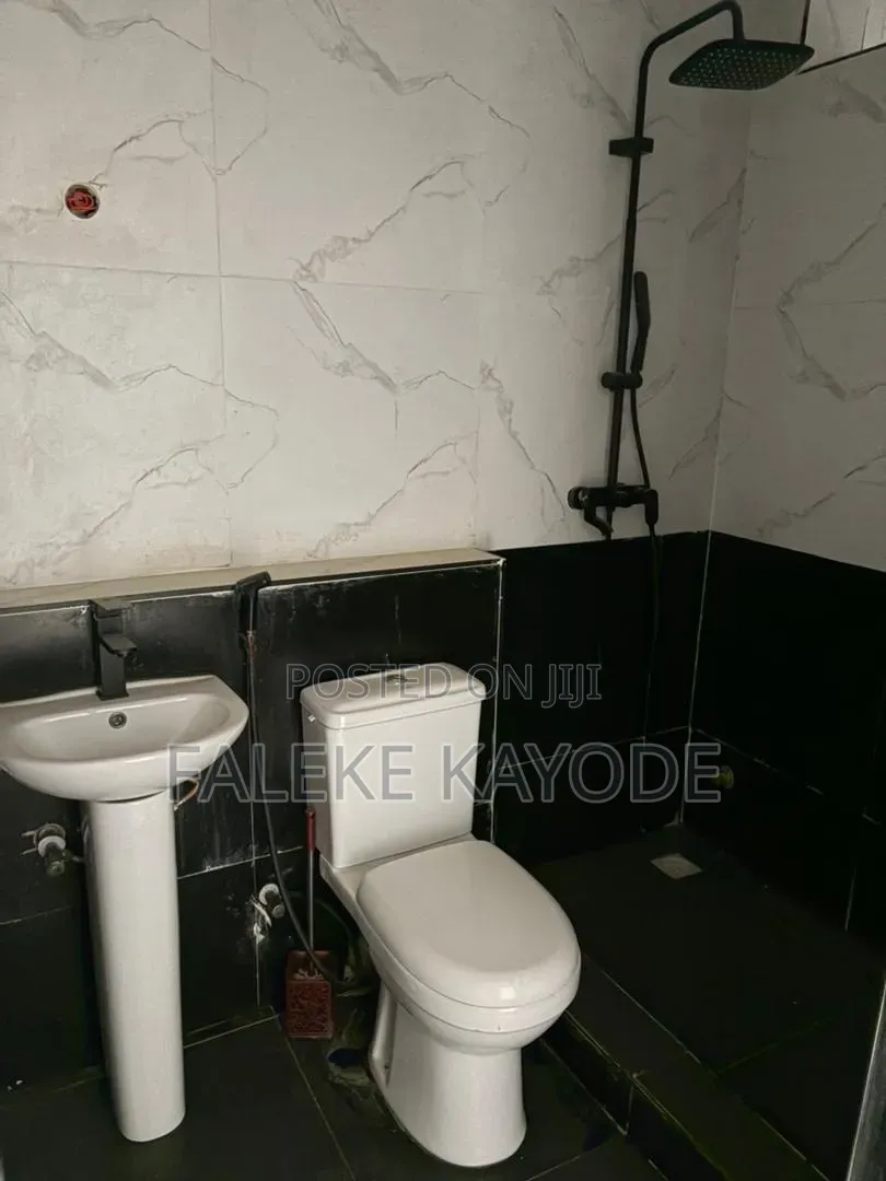 Furnished 2bdrm Block of Flats in Brians And Hammers, Life Camp