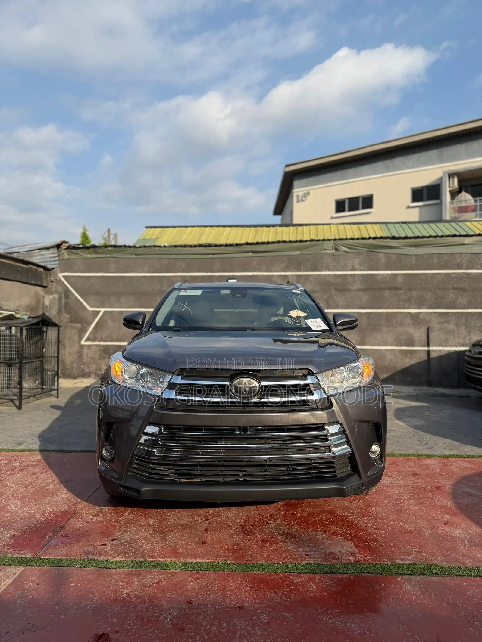 Toyota Highlander XLE 4x4 V6 (3.5L 6cyl 8A) 2017 Gray