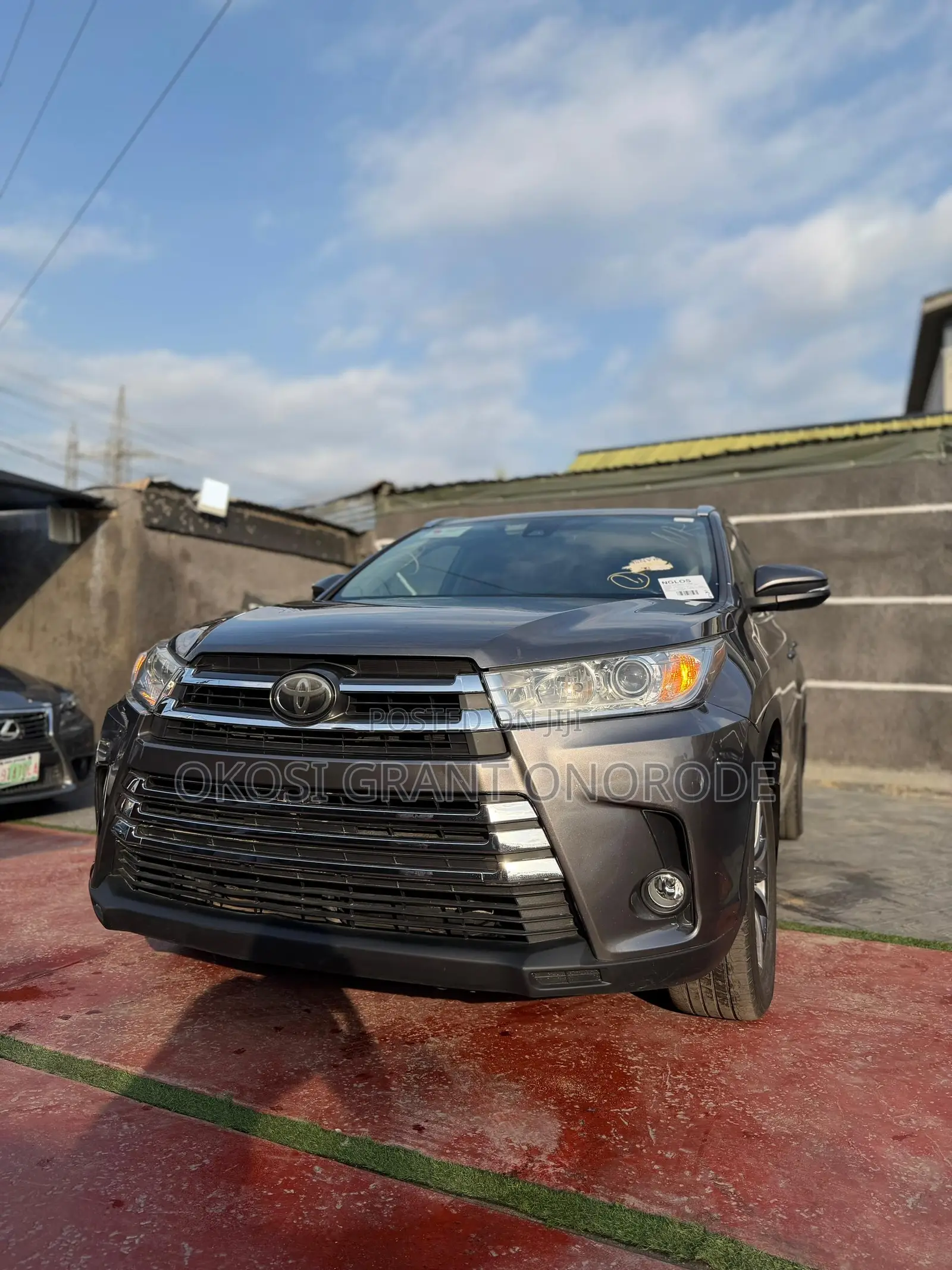 Toyota Highlander XLE 4x4 V6 (3.5L 6cyl 8A) 2017 Gray